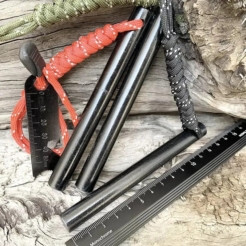 Fire Starter Flint - ベア・グリルズ 3-in-1 EDC サバイバルファイヤースターター、コンパクトマグネシウムフリントロッド（ホイッスル付き）、アウトドア愛好家への完璧なギフト