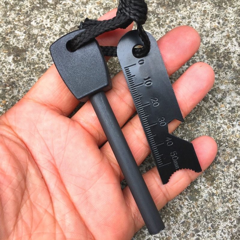 アウトドアサバイバルファイヤースターターキット、フェロセリウ - Fire Starter Flint のレビューと価格