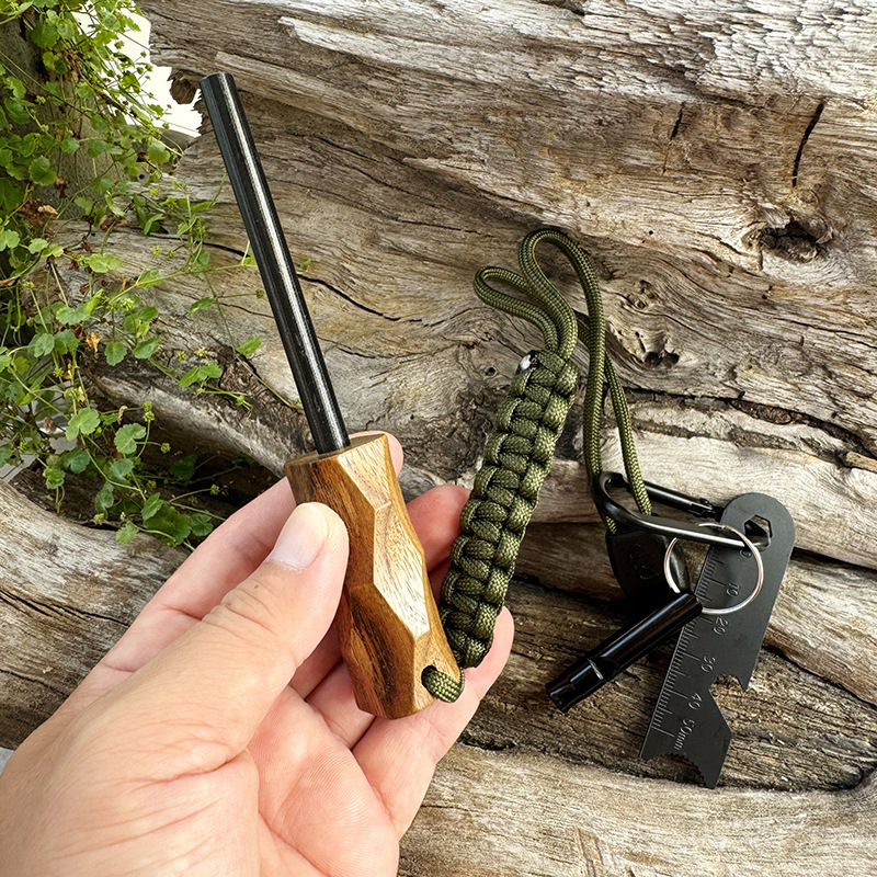 新しい屋外用フリント式ファイヤースターター、木製ハンドル付き - Fire Starter Flint のレビューと価格