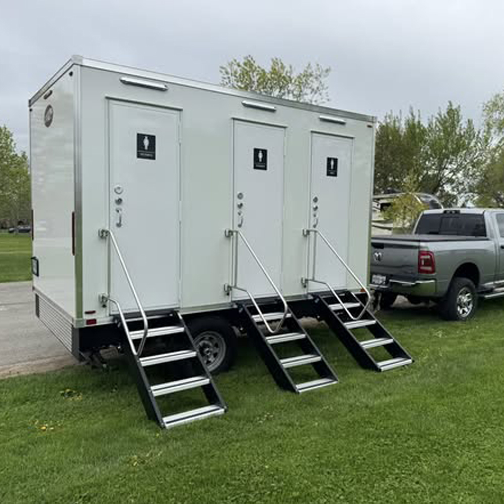 屋外3部屋モバイルトイレトレーラー強化ガラスモバイルシャワー - Outdoor Camping Trailer のレビューと価格